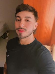 672044911: Chico busca chica en Barcelona