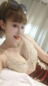 688596231: Chica busca chico en Barcelona