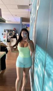 677392238: Chica busca chico en Sevilla