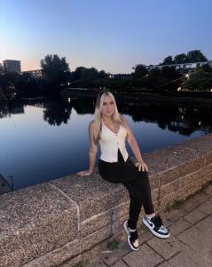 655735321: Chica busca chico en Barcelona