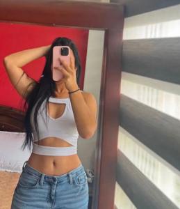 658094757: Chica busca chico en Madrid