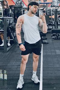 672044911: Chico busca chica en Barcelona