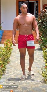 634336375: Chico busca chica en Barcelona