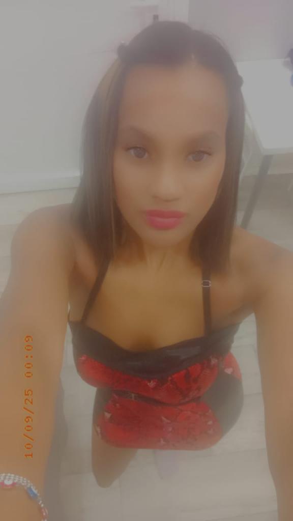 682571436: Chica busca chico en Madrid