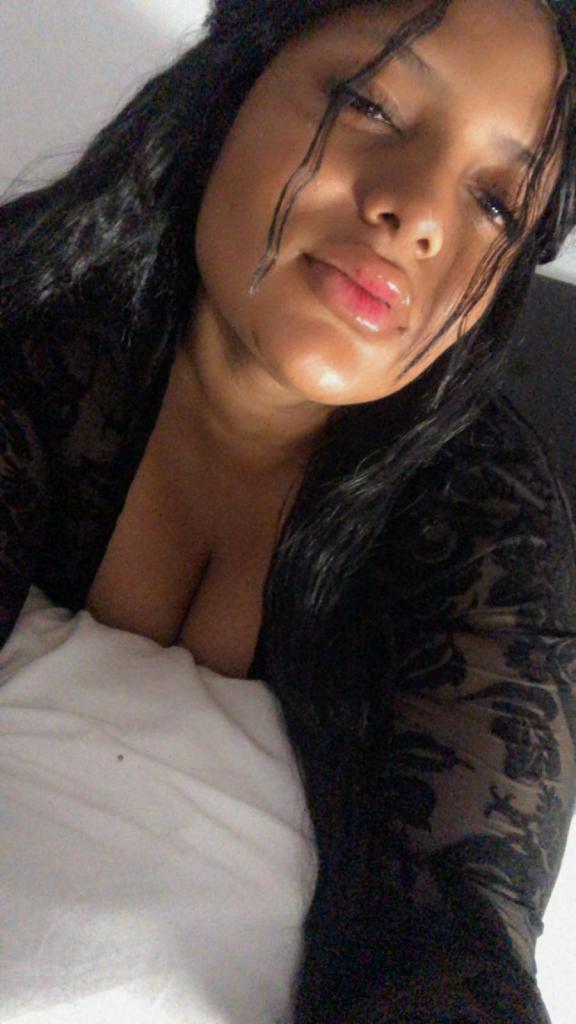 Chica busca chico en Alicante: Chica busca chico