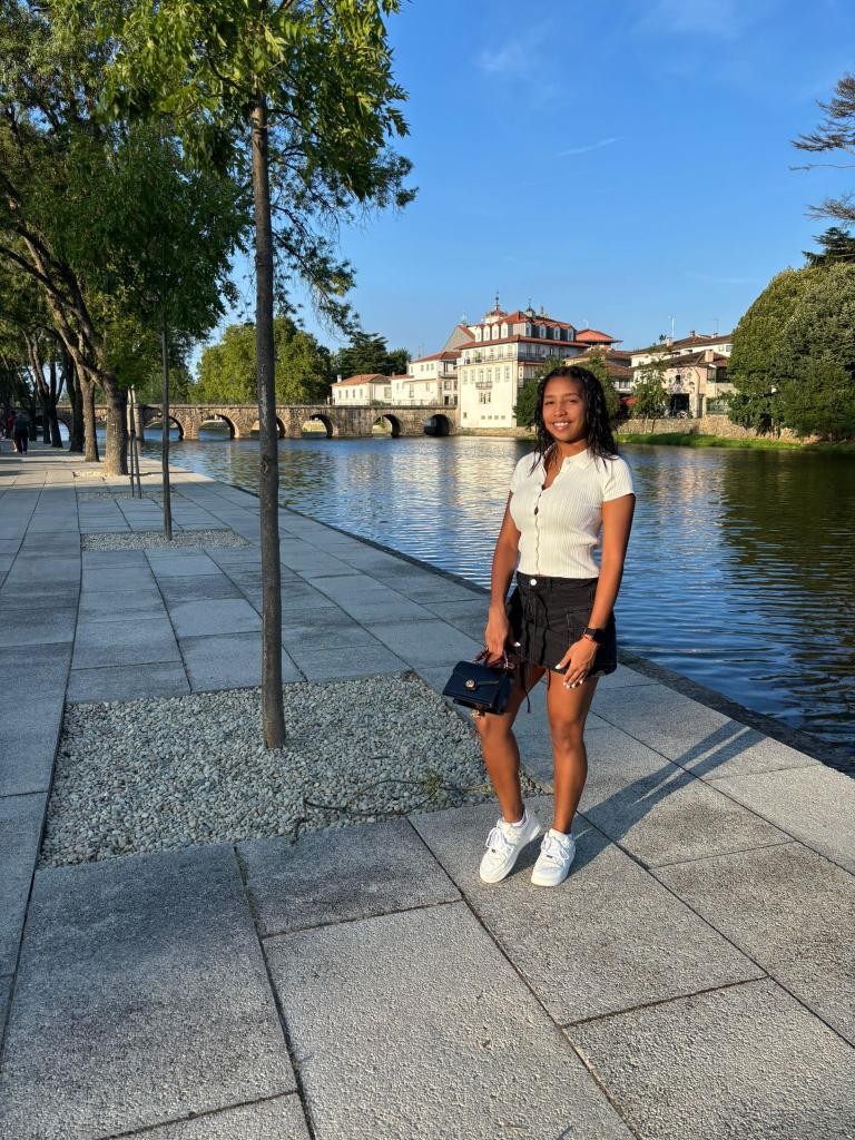 641079140: Chica busca chico en La Coruña