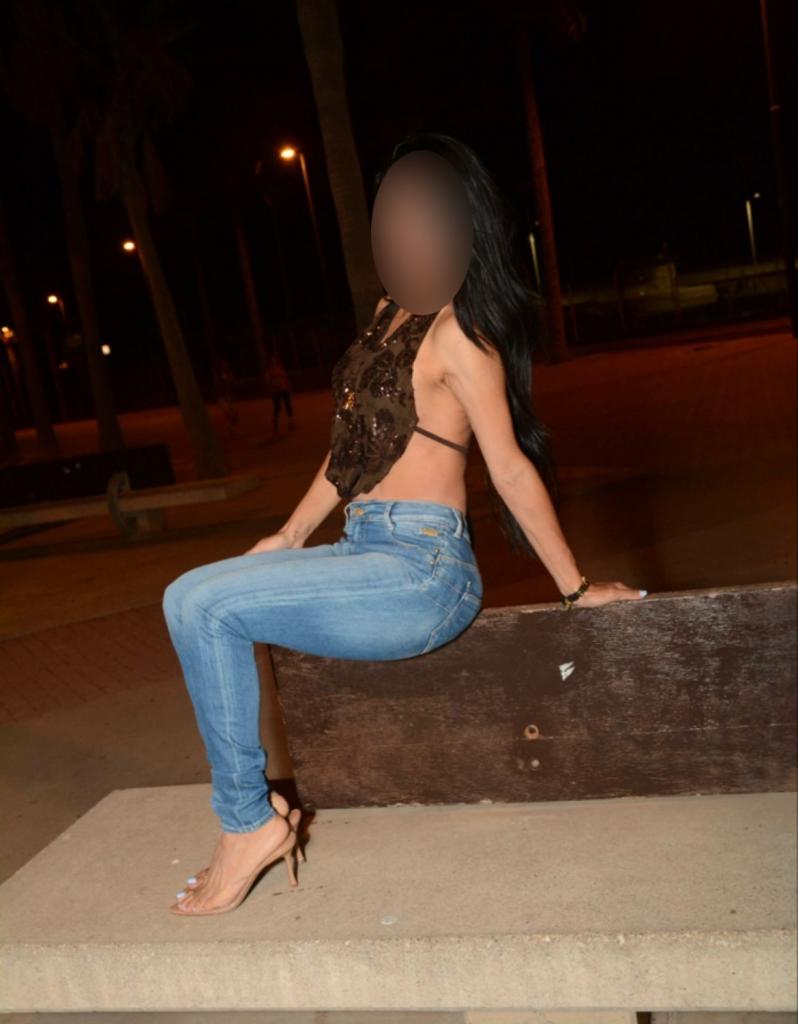 Chica busca chico en Almería: 