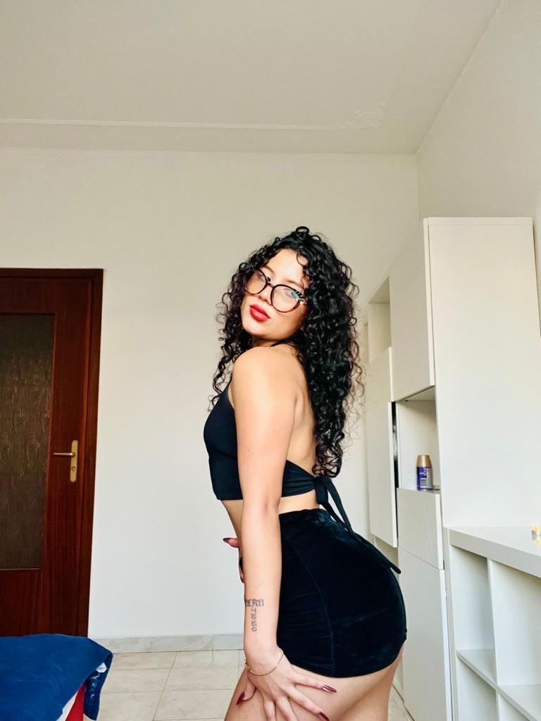 600692582: Chica busca chico en Sevilla