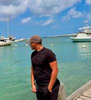 641168703: Chico busca chica en Pontevedra