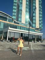 664341896: Chica busca chico en Barcelona