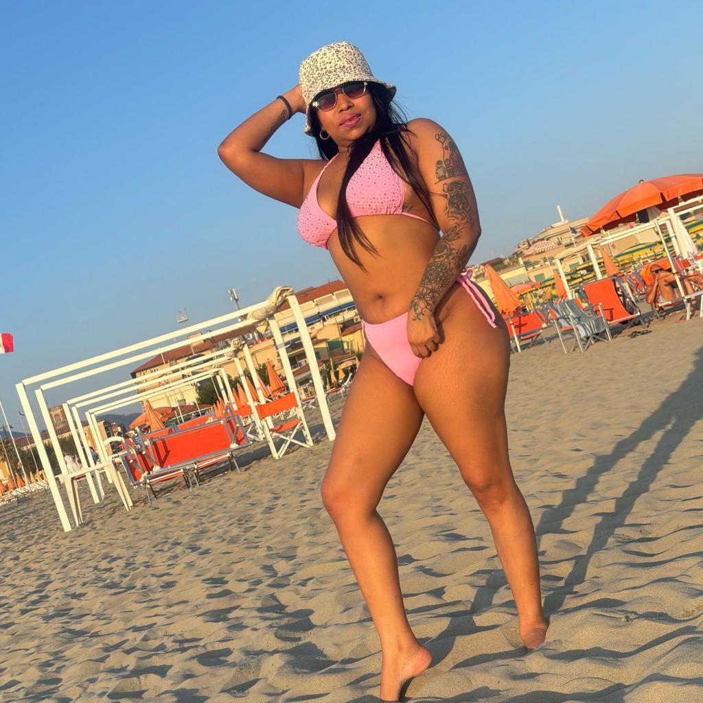 664039809: Chica busca chico en Barcelona