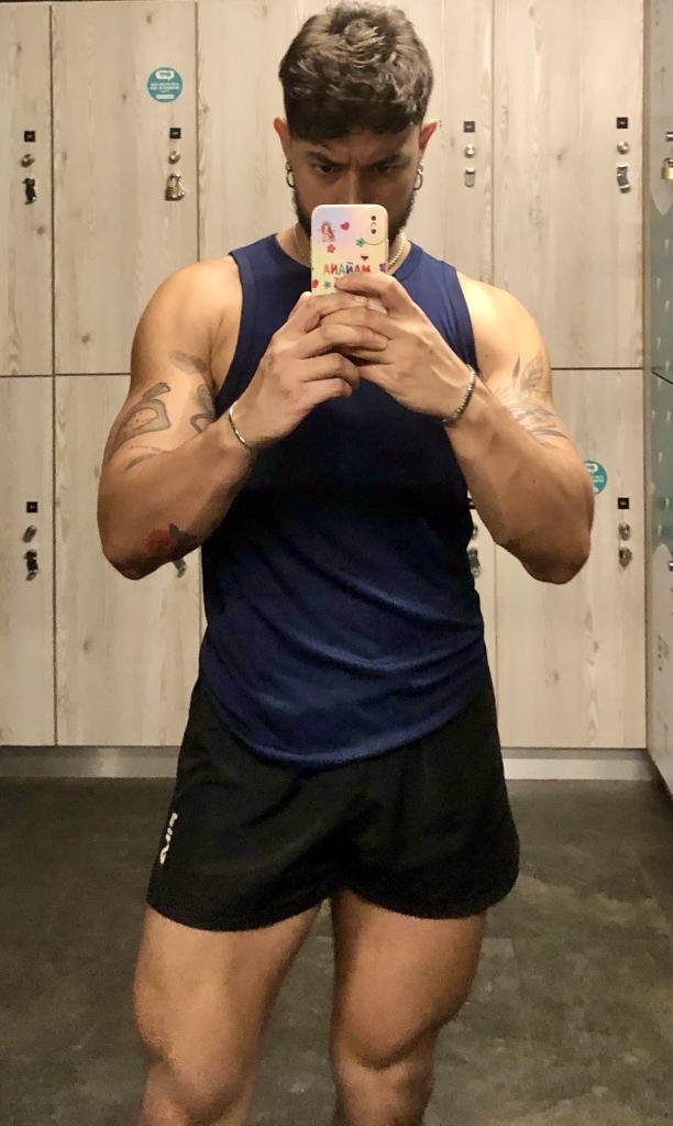 672044911: Chico busca chica en Barcelona