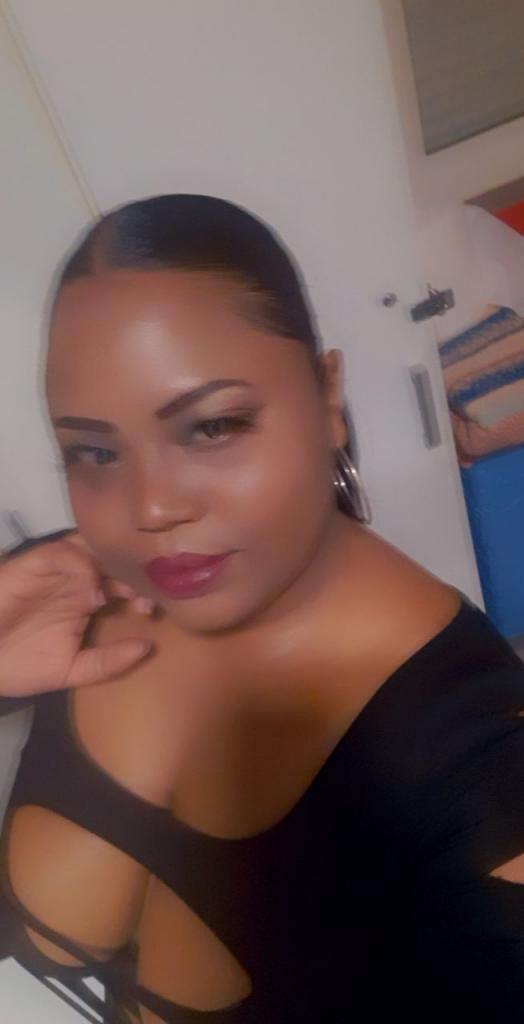 624585684: Chica busca chico en Gerona