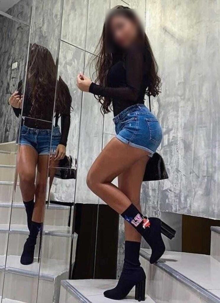 697245274: Chica busca chico en Barcelona