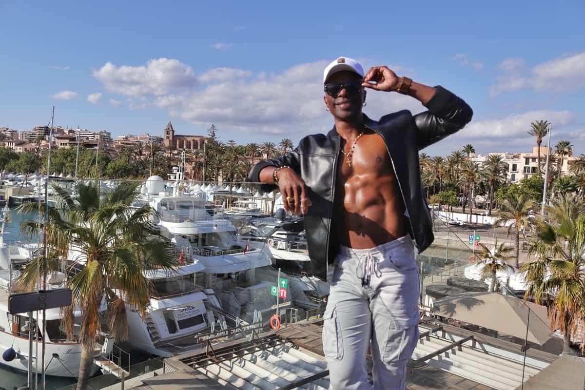 Chico busca chica en Asturias: 