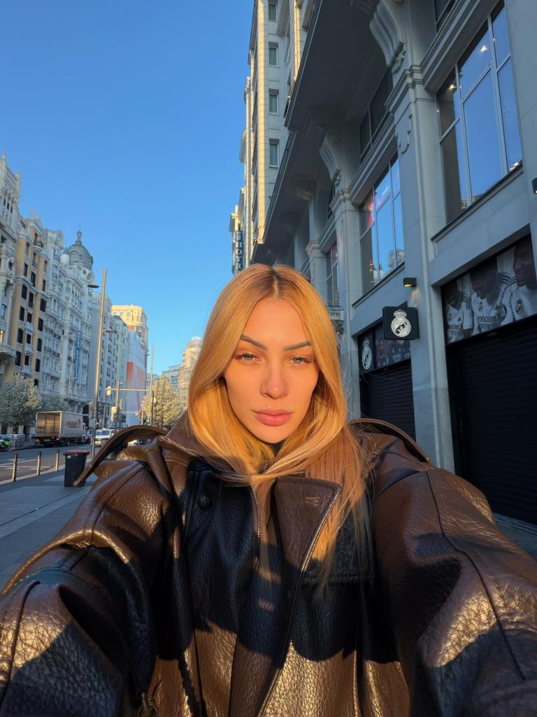 662451480: Chica busca chico en Madrid