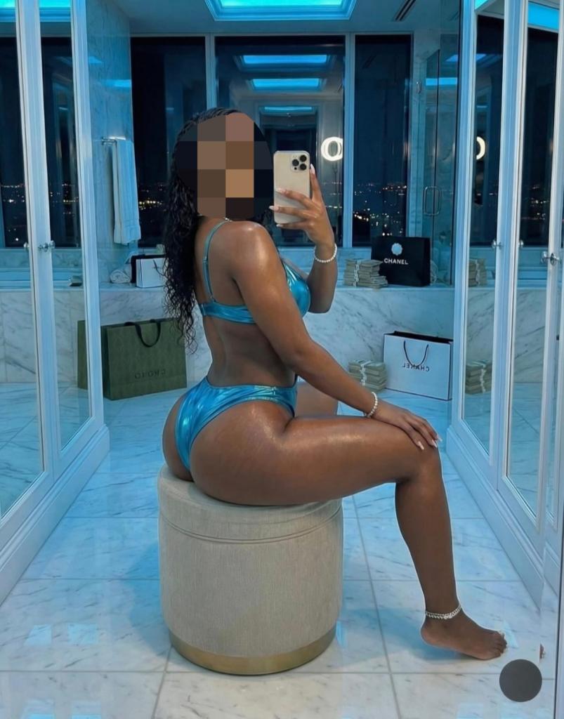 Chica busca chico en Alicante: Chica busca chico