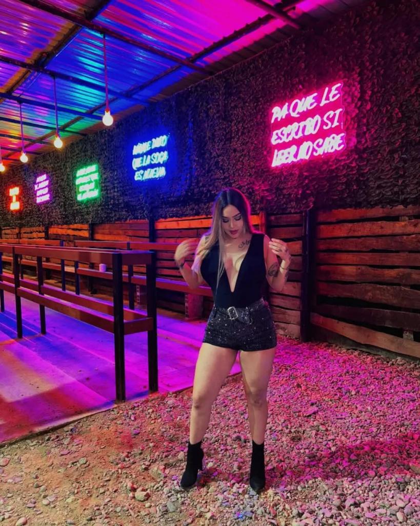 722158479: Chica busca chico en Menorca