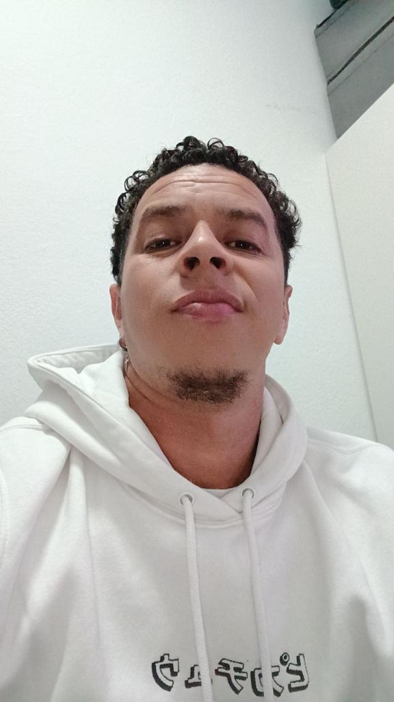 613751767: Chico busca chica en Barcelona