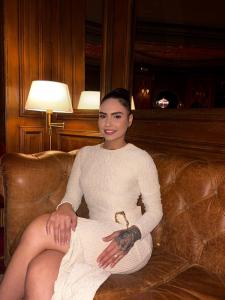 631571459: Chica busca chico en Barcelona