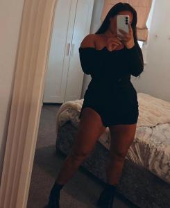 677695665: Chica busca chico en Barcelona