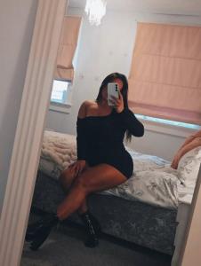 677695665: Chica busca chico en Barcelona