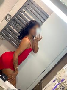 672834955: Chica busca chico en Barcelona