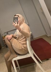 681814510: Chica busca chico en Sevilla