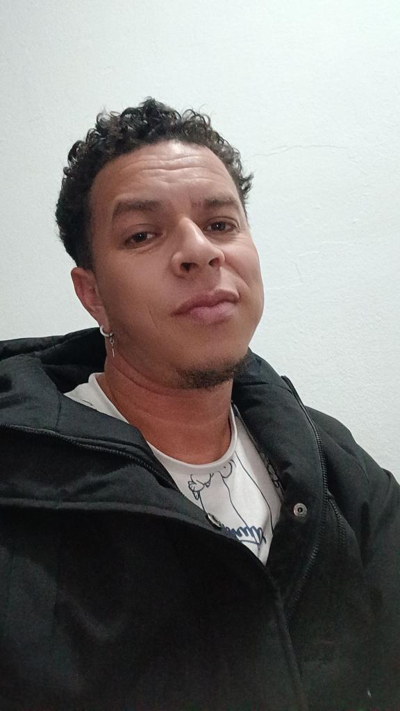 613751767: Chico busca chica en Barcelona