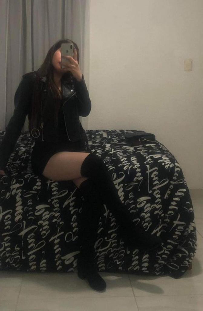 Chica busca chico en Ibiza: 