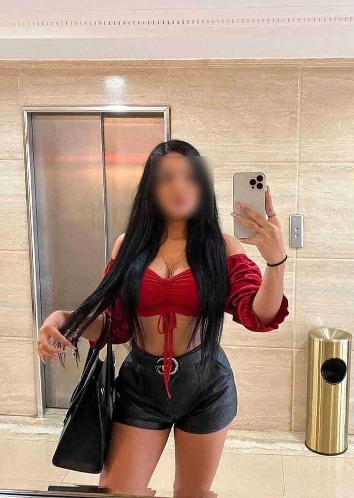 631819575: Chica busca chico en Barcelona