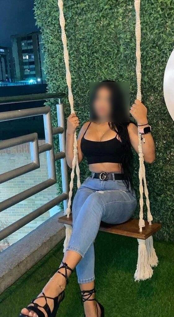 631819575: Chica busca chico en Barcelona