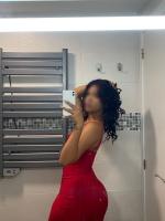 672834955: Chica busca chico en Barcelona