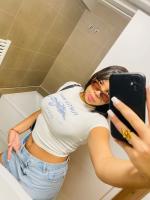 647301492: Chica busca chico en Gerona