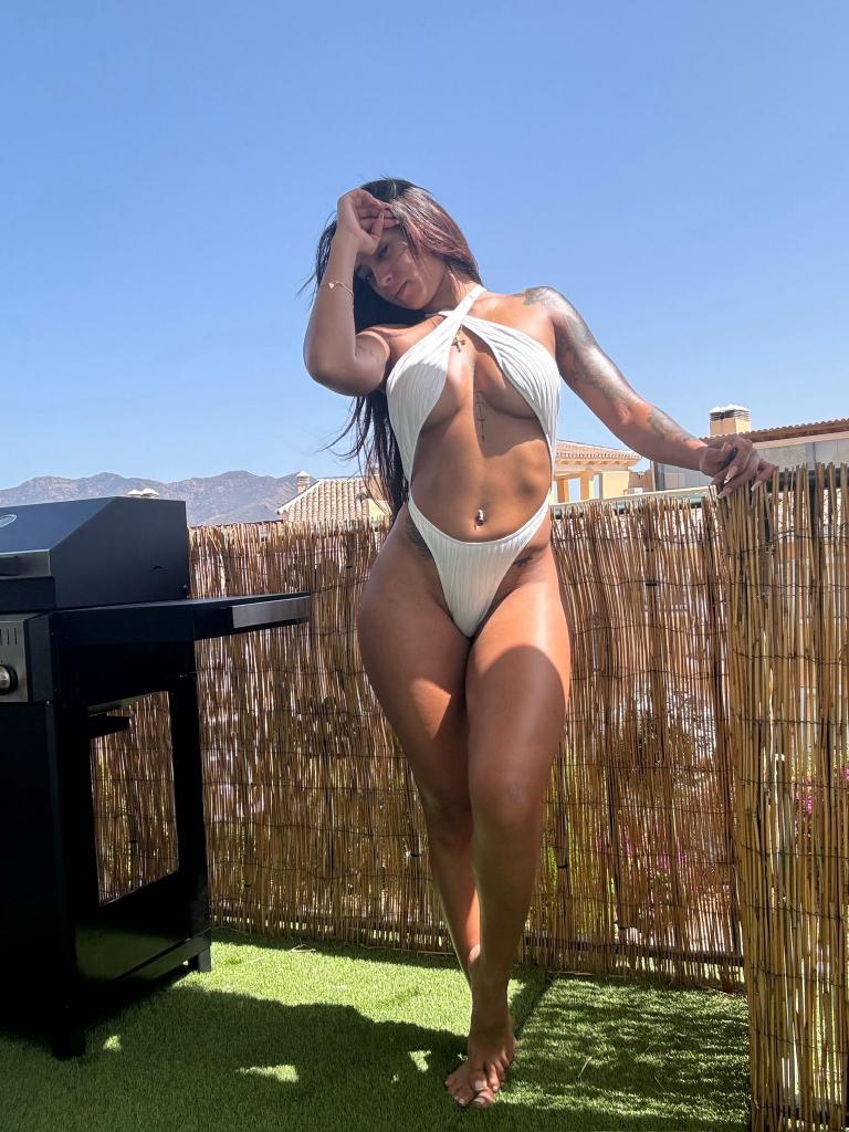 Chica busca chico en Ibiza: Chica busca chico