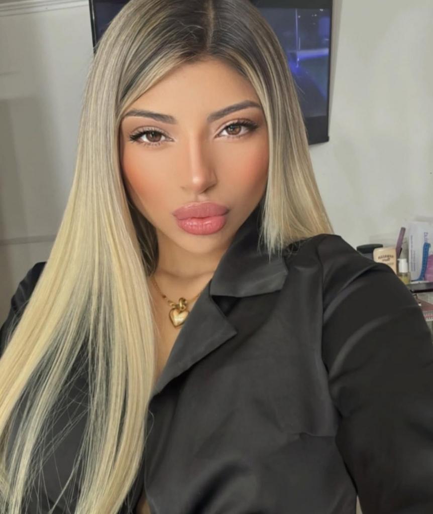 672560638: Chica busca chico en Barcelona