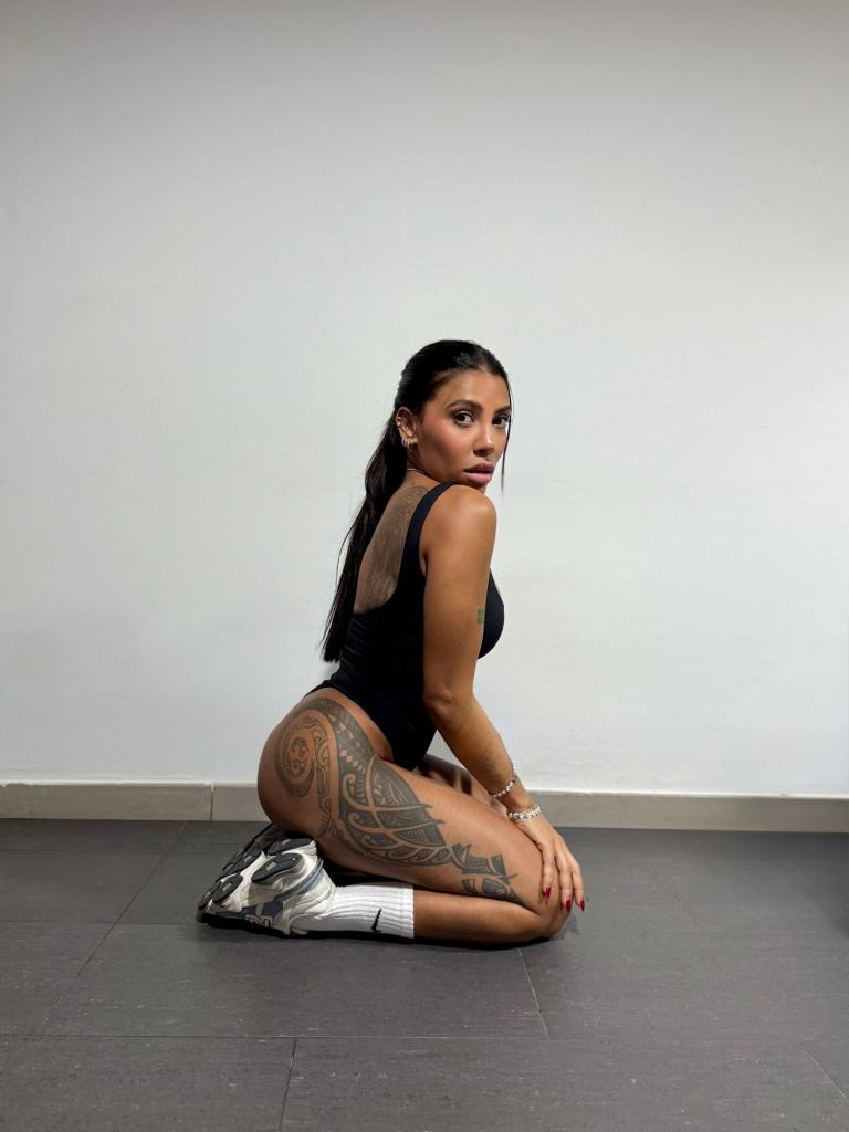 Chica busca chico en Granada: Chica busca chico