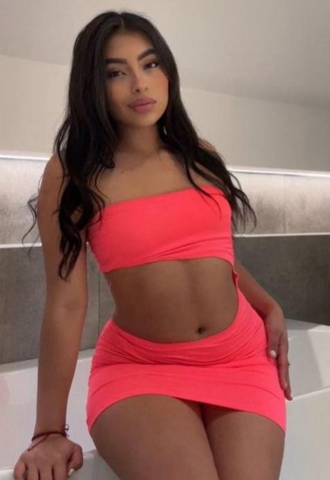 607086277: Chica busca chico en Sevilla