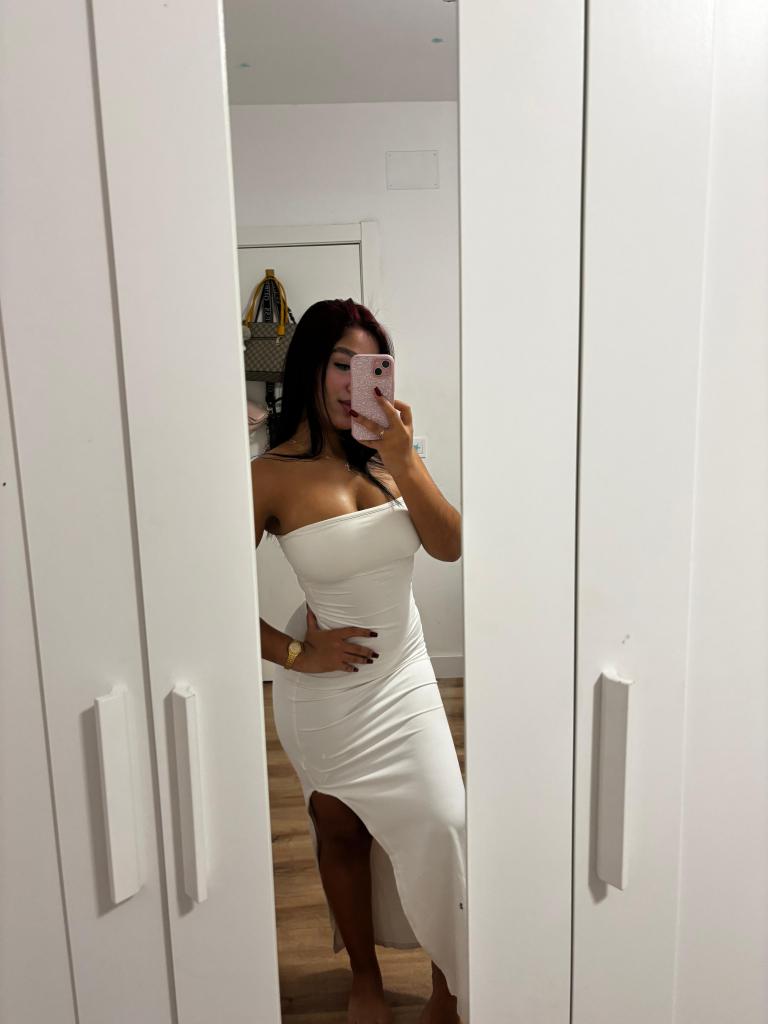 697746722: Chica busca chico en Madrid