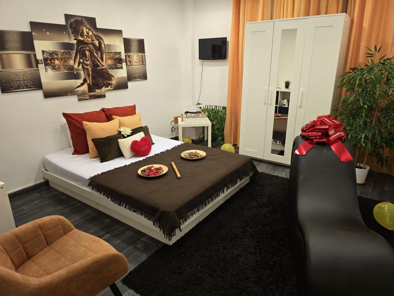 607264651: Chica busca chico en Barcelona