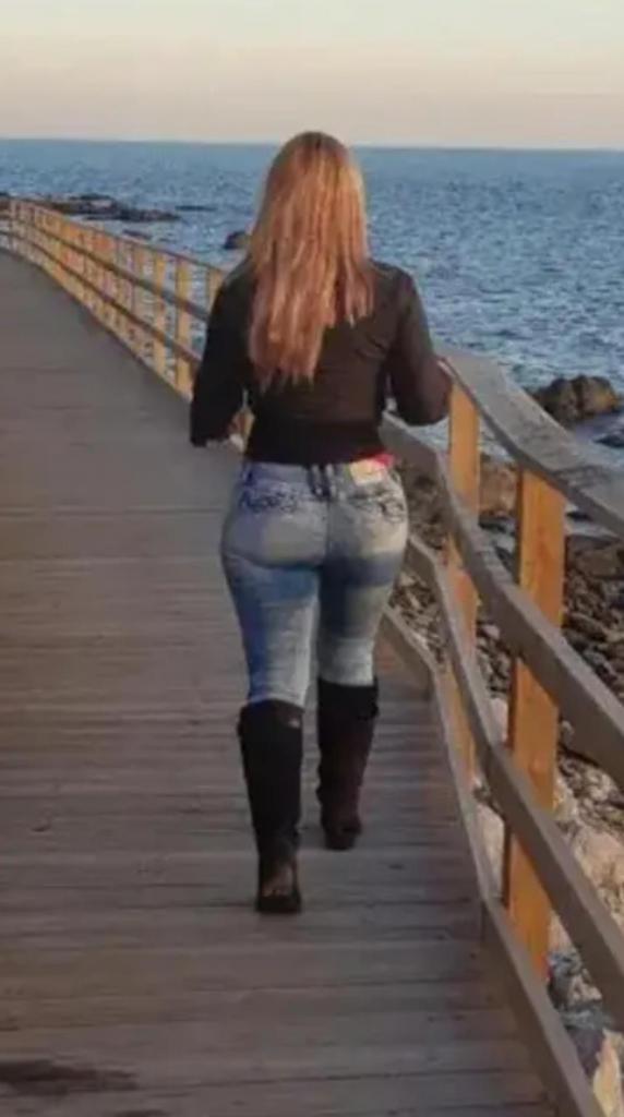 Chica busca chico en Almería: 