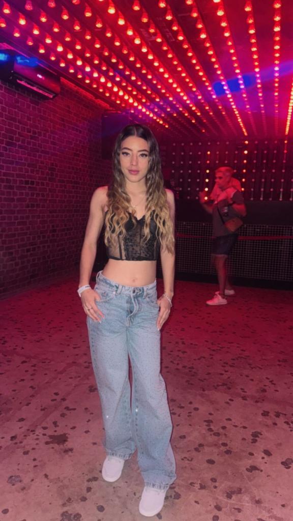 617492072: Chica busca chico en Barcelona