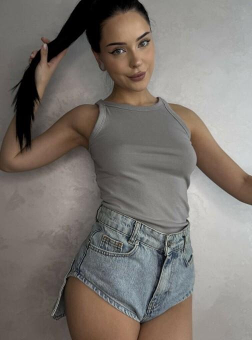 695116361: Chica busca chico en Barcelona