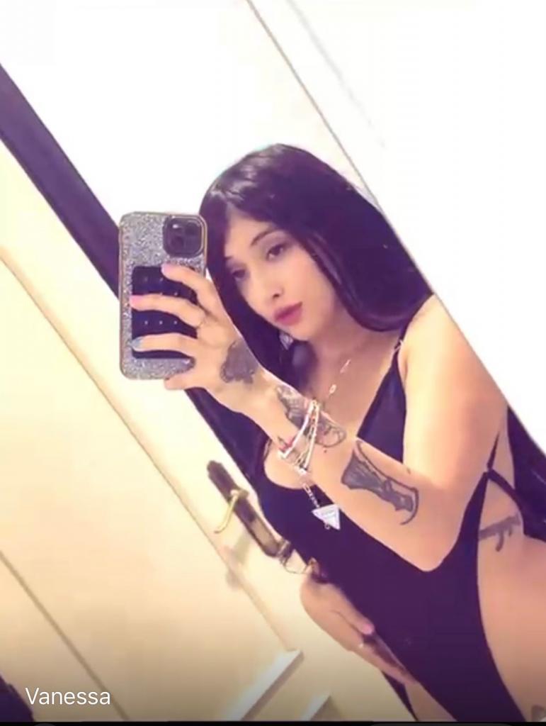 661093245: Chica busca chico en Madrid