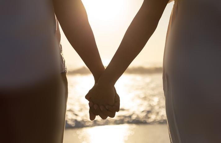 676980179: Chica busca chico en Sevilla