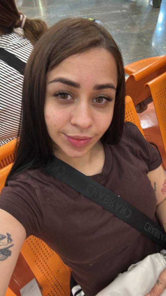 697710814: Chica busca chico en Gerona