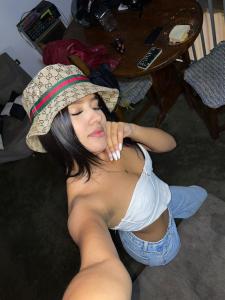 697746722: Chica busca chico en Madrid