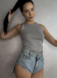 695116361: Chica busca chico en Barcelona