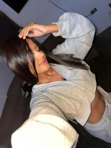 697746722: Chica busca chico en Madrid