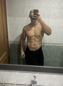 613385447: Chico busca chica en Valencia